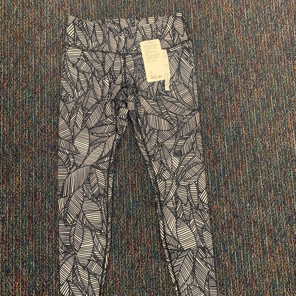 New -w/tags Lululemon Athletica Wunder Under 10